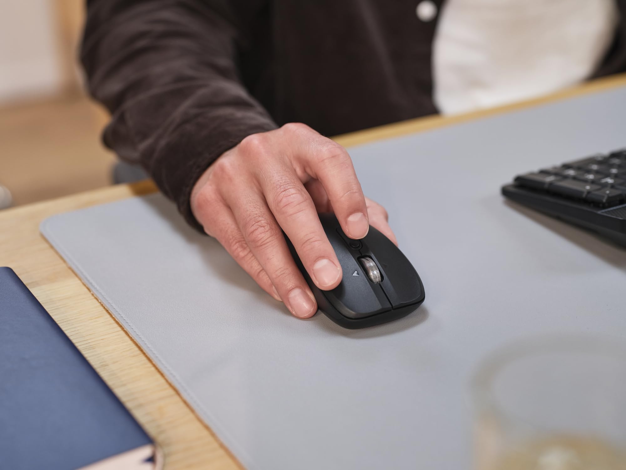 trust-treva-souris-sans-fil-multi-appareils-bluetooth-2-4-ghz-molette-hyperscrol image 8