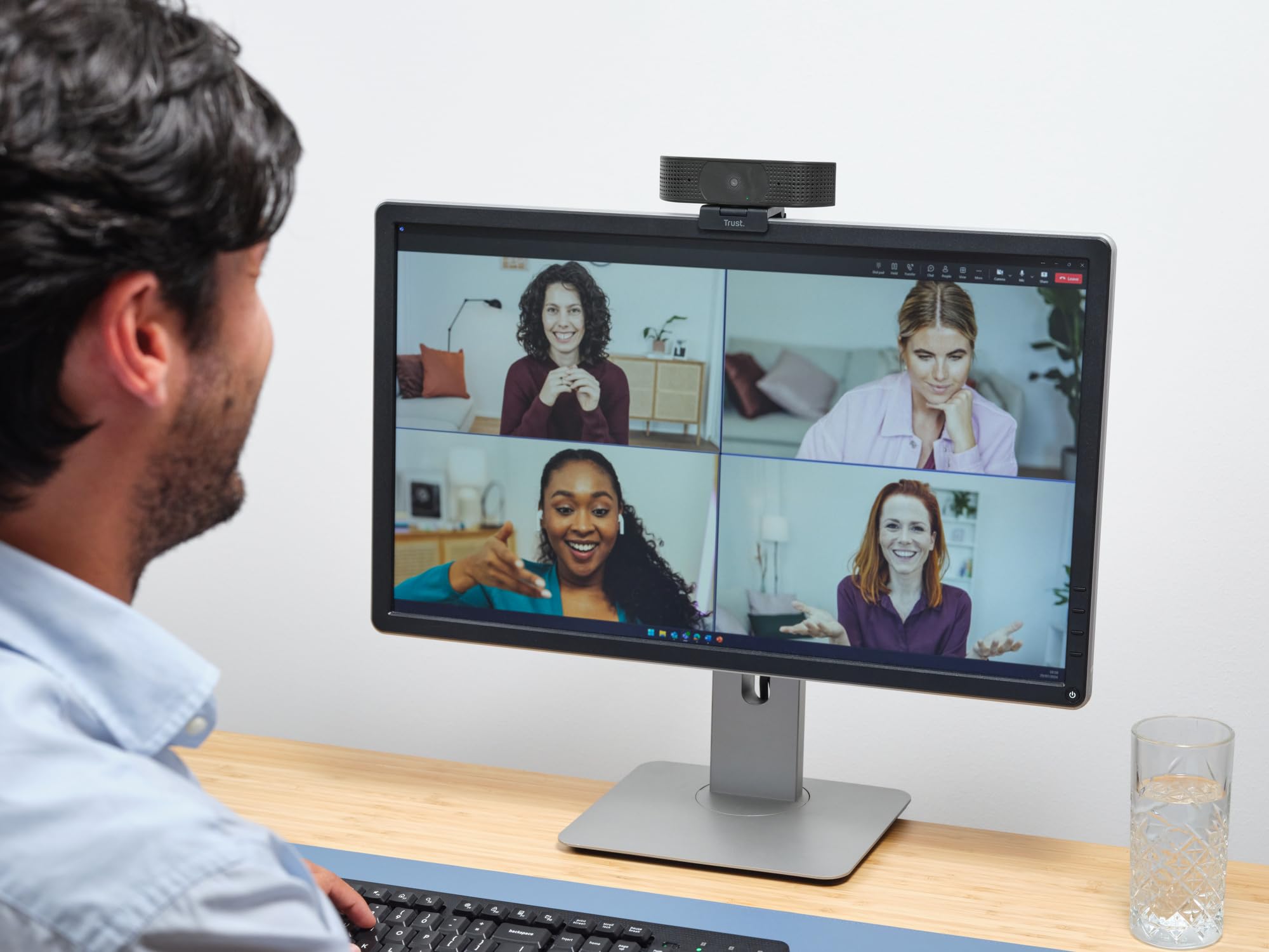 trust-teza-webcam-4k-ultra-hd-3840x2160-avec-autofocus-double-micro-int-gr-et-tr image 8