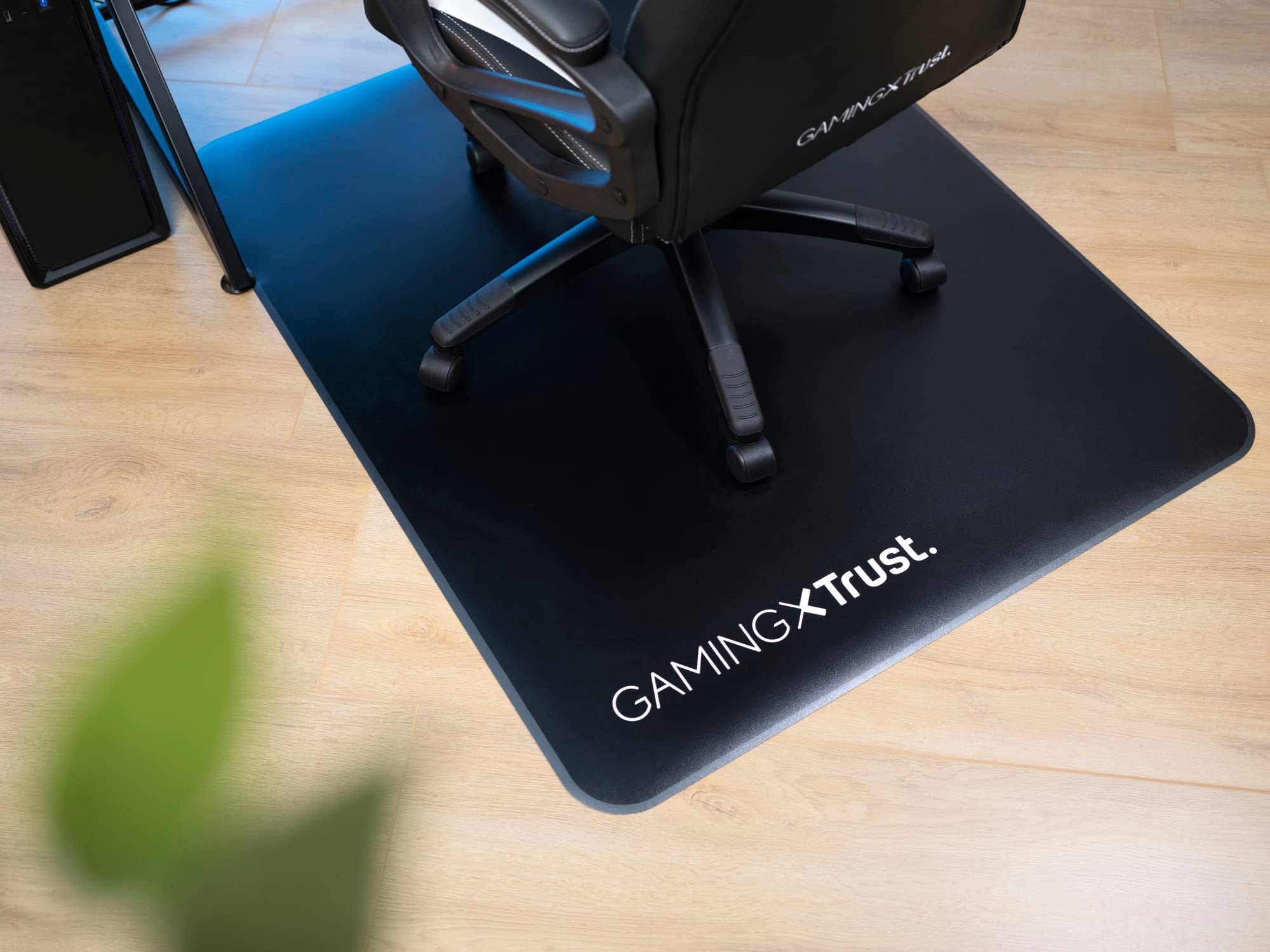 trust-gxt-715-tapis-de-chaise-pour-chaises-gaming-et-bureau-99-x-120-cm-surface- image 5