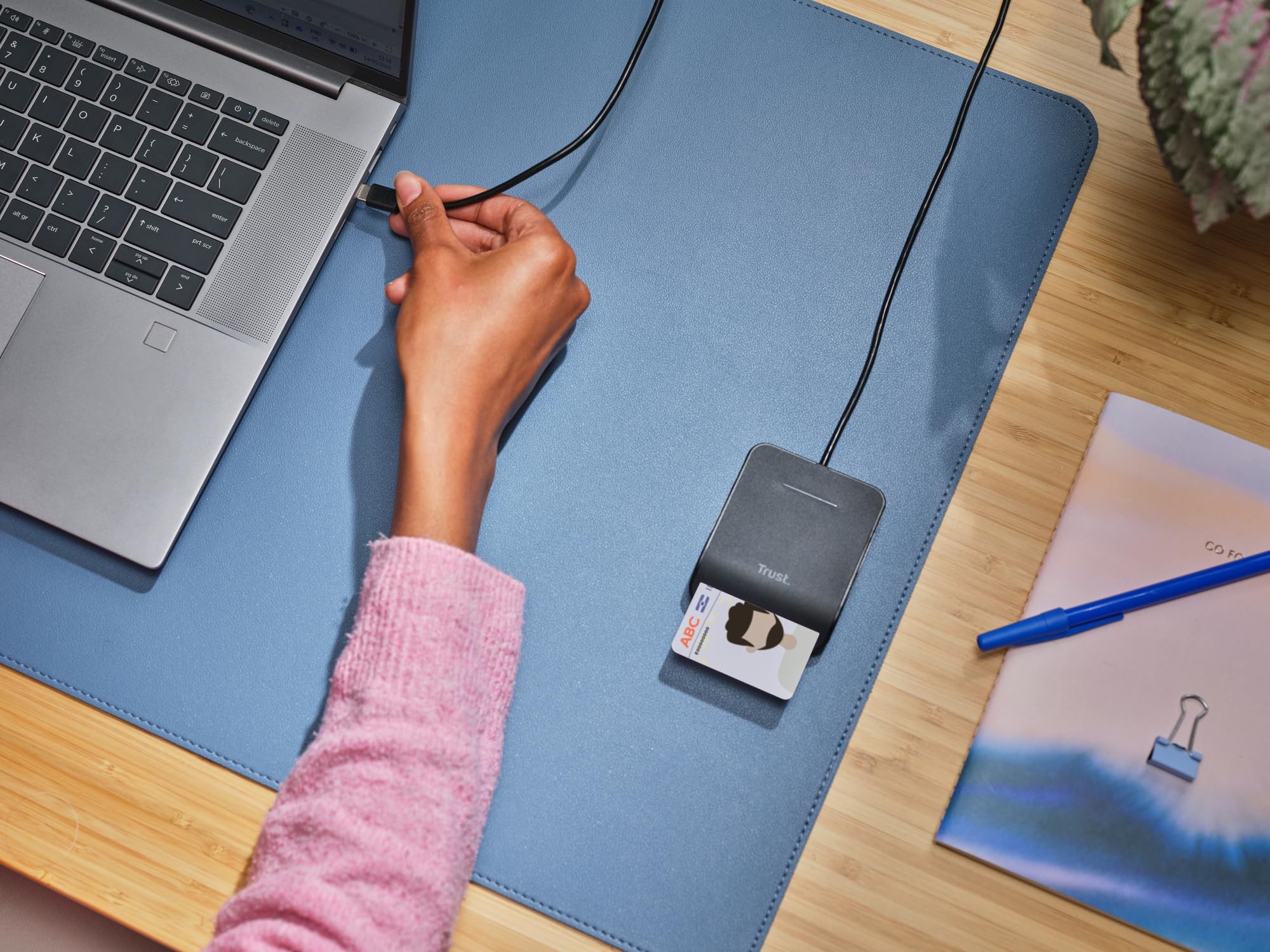 trust-lecteur-de-carte-dni-usb-c-lecteur-de-cartes-puce-d-identification-conform image 2